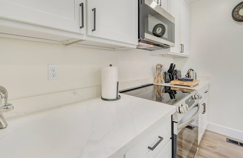 South Tacoma Casa | Spacious Comfy Home 2br+2ba - 9 min to Tacoma Dome