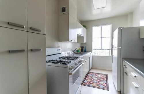La Brea Apartamento | Spacious Condo with stellar Views near the Grove