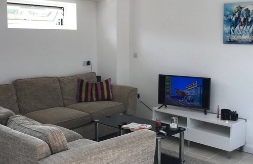Begbroke Casa | Amplio, fresco, apartamento de una habitación, con jardín y estacionamiento fuera de la carretera.