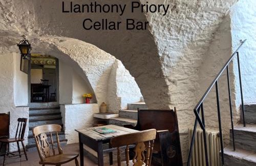 Longtown Casa | Spacious Cottage - Sleeps 4 - in the Black Mountains