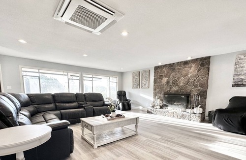 Winters Otro | Spacious Country home...hot tub & huge pool!