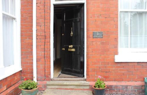 Llandrindod Wells Apartamento | Spacious & Cozy Mid Wales Town Centre Apartment, With Bike Storage