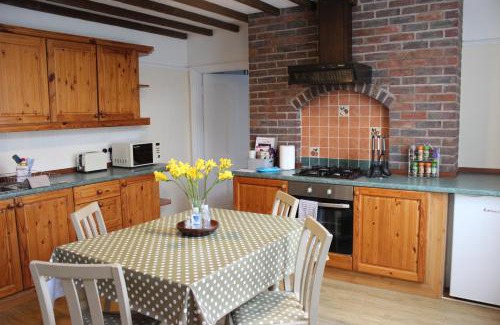 Llandrindod Wells Apartamento | Spacious & Cozy Mid Wales Town Centre Apartment, With Bike Storage