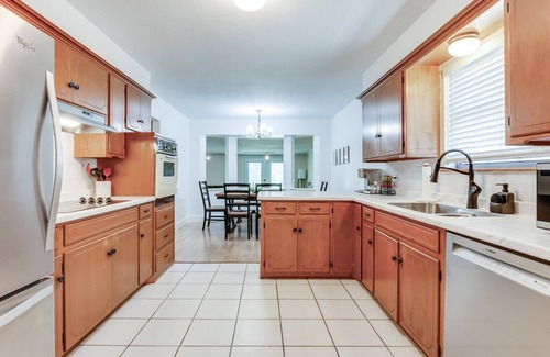 Norman Casa | Spacious & Cozy Retreat Near OU – Perfect for Your Stay in Norman