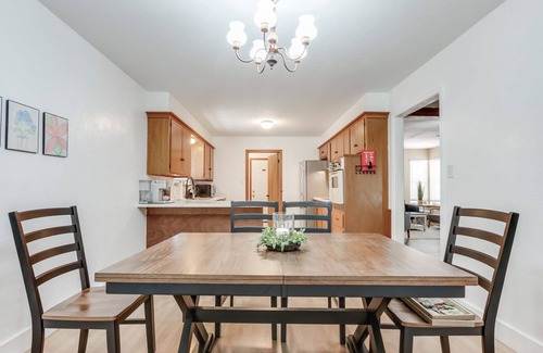 Norman Casa | Spacious & Cozy Retreat Near OU – Perfect for Your Stay in Norman