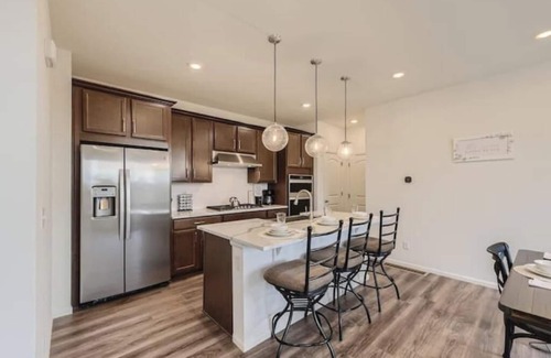 The Pinery Casa | Spacious Cozy Retreat with Fireplace between Parker & Castle Rock
