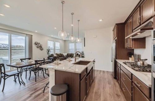 The Pinery Casa | Spacious Cozy Retreat with Fireplace between Parker & Castle Rock