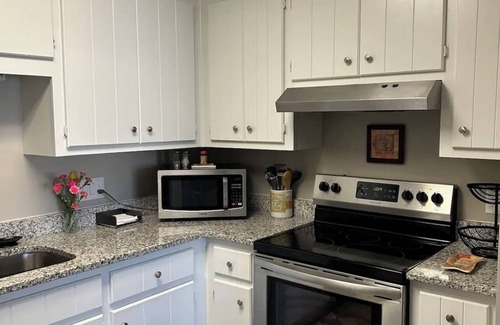 Fairforest Casa | Spacious & Cozy Townhome w yard. Min away from I85 & I26, restaurants & shopping