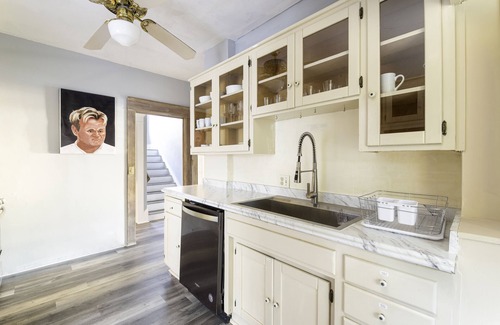 Willmore Casa | Spacious Craftsman House in Downtown LB - 5 car parking - Ideal for large groups