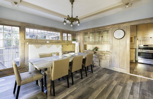 Willmore Casa | Spacious Craftsman House in Downtown LB - 5 car parking - Ideal for large groups