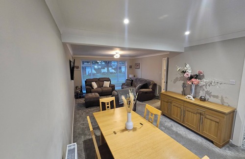 Cramlington Casa | Spacious Cramlington Home for families and workers