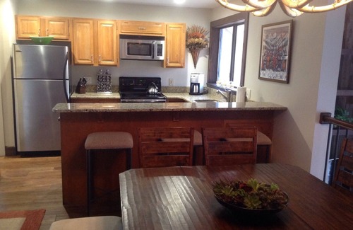 Deer Valley Casa | Actualizado en 2016 Deer Valley Townhome. Plan de piso abierto con vistas impresionantes.