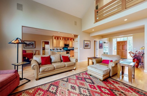 Redmond Casa | Spacious dog-friendly home with hot tub, fireplace & resort pools, golf, tennis