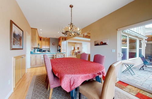Redmond Casa | Spacious dog-friendly home with hot tub, fireplace & resort pools, golf, tennis
