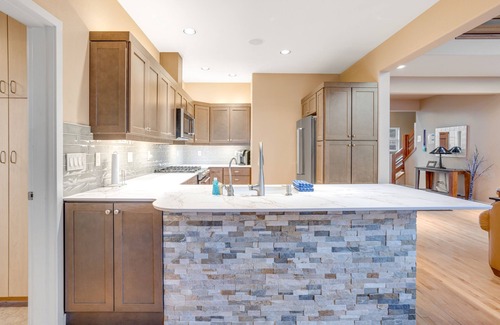 Redmond Casa | Spacious dog-friendly home with hot tub, fireplace & resort pools, golf, tennis
