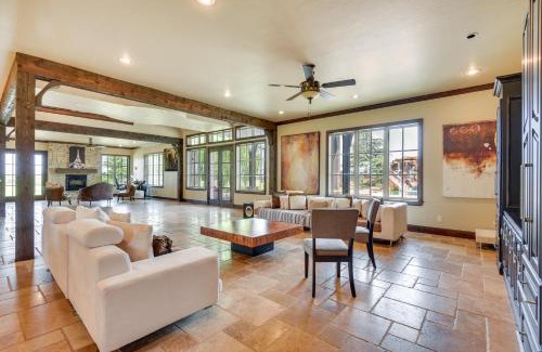 Edmond Apartamento | Spacious Edmond Vacation Rental with Hot Tub!