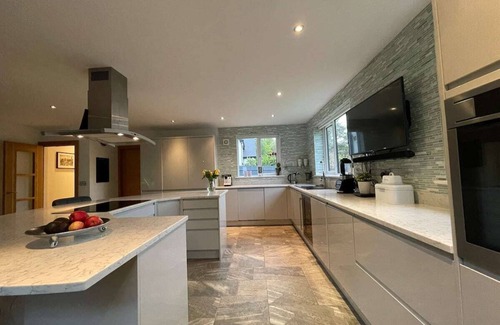 West Kirby Casa | Spacious & Elegant 6 Bedroom Period House in Caldy, Wirral.
