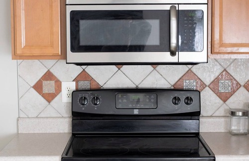 Huntcliff Casa | Spacious & Family-Friendly Retreat, 4 Bedrooms, Large Backyard near Fort Jackson