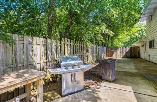 Lyndhurst Casa | Spacious Family Getaway- Salt Water Pool & Hot Tub