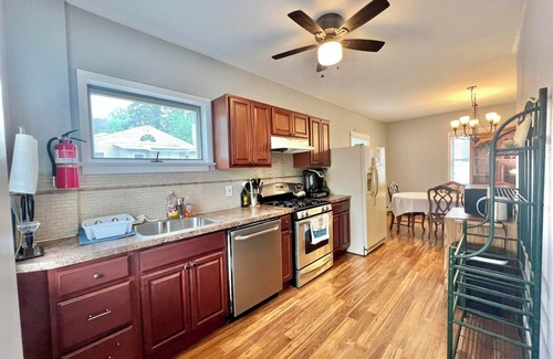 Verona Casa | Spacious family home with central air! 5 min walk to verona park