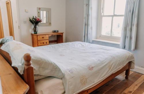 Narberth Casa | Spacious Farmhouse Retreat with Hot Tub, sleeps 12