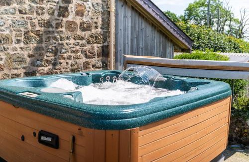 Narberth Casa | Spacious Farmhouse Retreat with Hot Tub, sleeps 12