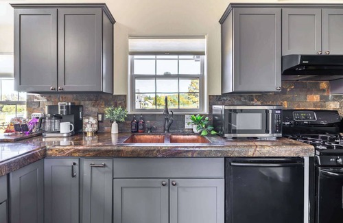 Mountainaire Casa | Spacious Flagstaff 5BR Hideaway w/ Hot Tub