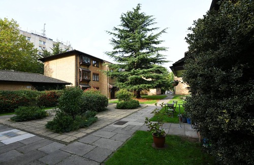 Walthamstow Apartamento | Spacious Flat in Hip Walthamstow! Free, Secure Parking! Close to Transport.