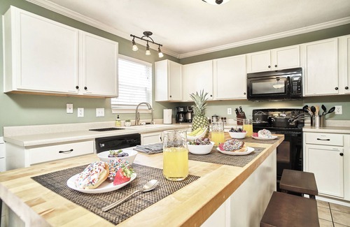 Noblesville Casa | Spacious for Groups & Families~Private Yard~Walk to Ruoff~Dog Friendly!