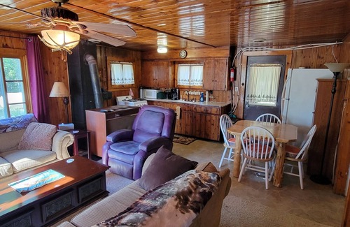 Luzerne Cabina | Spacious Four Bedroom Cabin for Northern Escape