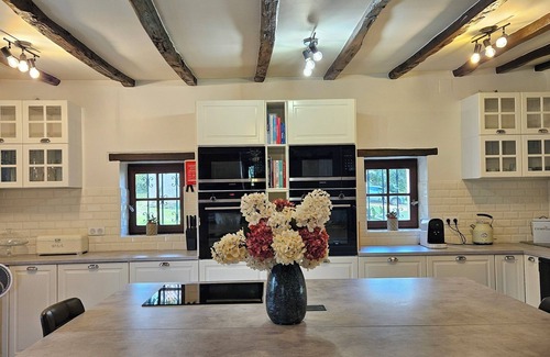 Champagne-et-Fontaine Casa | Spacious estate in superb Champagne-et-Fontaine with WiFi, endless opportunities