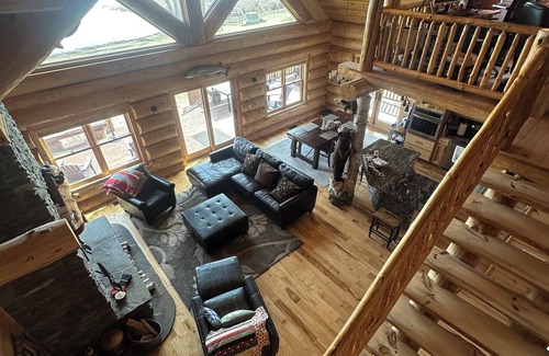 Miltona Cabina | Spacious & Fun Lakefront Gem: Games - Views - Deck