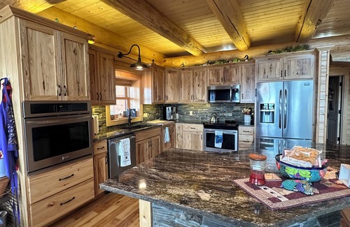 Miltona Cabina | Spacious & Fun Lakefront Gem: Games - Views - Deck