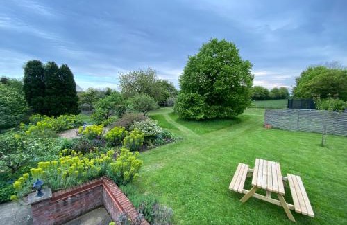 Long Stratton Apartamento | Spacious Garden Lodge at The Chestnuts, Norfolk