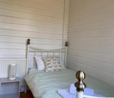 Long Stratton Apartamento | Spacious Garden Lodge at The Chestnuts, Norfolk