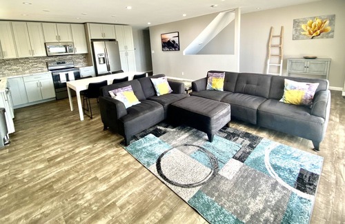 Kahala Casa | Spacious, gated home with ocean and city views