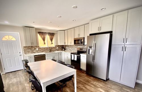 Kahala Casa | Spacious, gated home with ocean and city views