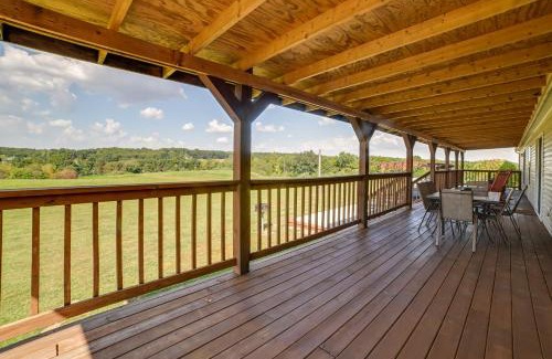 Hardin County Casa | Spacious Getaway 5 Mins to Garden of the Gods