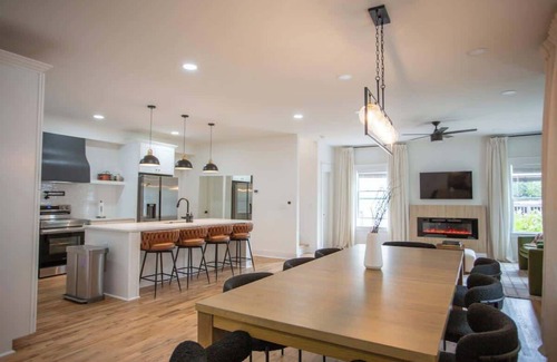 East Side Casa | Spacious Getaway 7BR Villa w Hot Tub and Close to DT