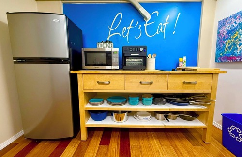 Montavilla Casa | Spacious Getaway Near Mt Tabor Park—Sleeps 4, Kitchen, AC, WD, Workspace, Patio