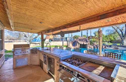 Glendale Casa | Spacious Glendale Home with Outdoor Kitchen!