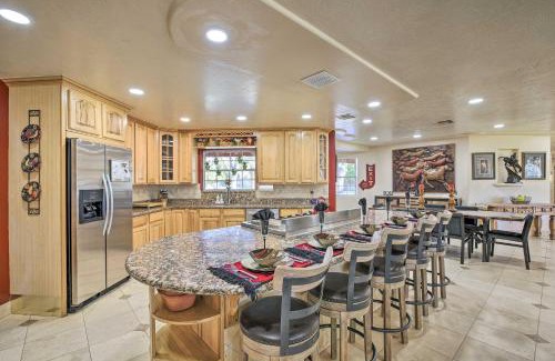 Glendale Casa | Spacious Glendale Home with Outdoor Kitchen!