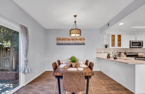 Ardenwood Casa | Spacious high ceiling home in Fremont | Private Yard | King Bed