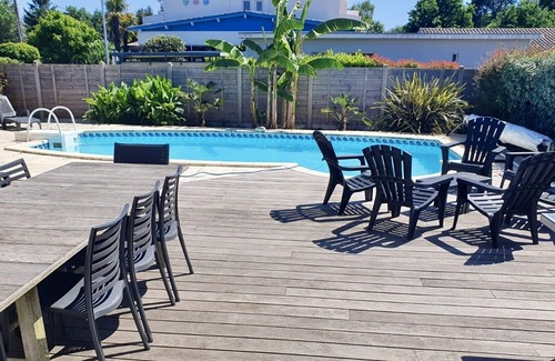 Le Porge Casa | Spacious holiday home with pool in Le Porge