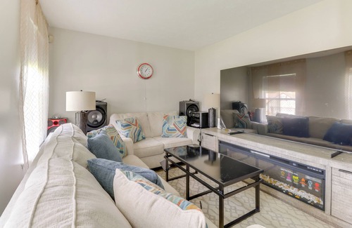 Hampton Casa | Spacious Home < 3 Mi to Hampton Coliseum!