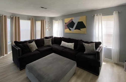 Ellenwood Casa | Spacious Home Away from Home!