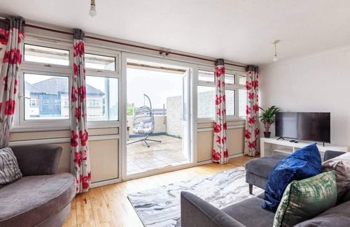 Waltham Abbey Apartamento | Spacious Home by Lee Valley Rafting Waltham Cross