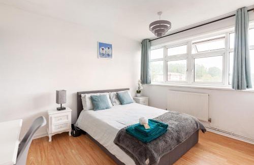 Waltham Cross Apartamento | Spacious Home by Lee Valley Rafting Waltham Cross