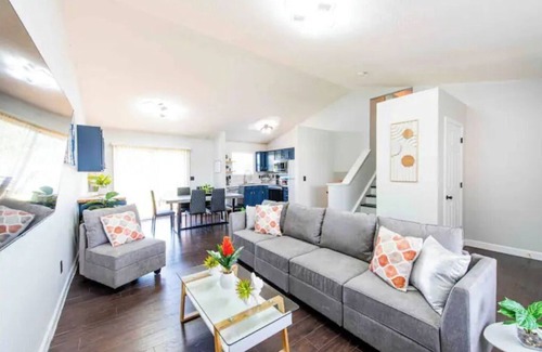 Cutler Bay Casa | Spacious home, game room. pool table- basketball court. 2 King beds,Free parking