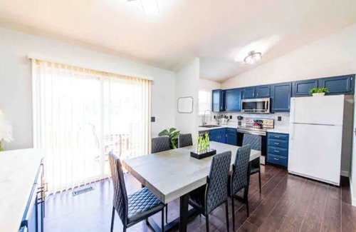 Cutler Bay Casa | Spacious home, game room. pool table- basketball court. 2 King beds,Free parking